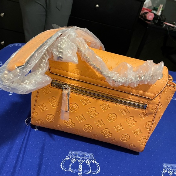 Brand new guess handbag for sale - Picture 2 of 4
